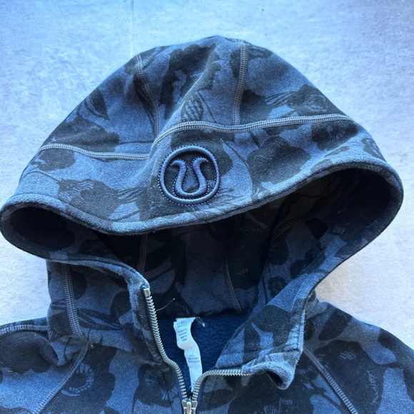 Lululemon Scuba Hoodie Womens 2 Blue Floral Embroidered Panel Athleasure Zip EUC - Picture 2 of 13